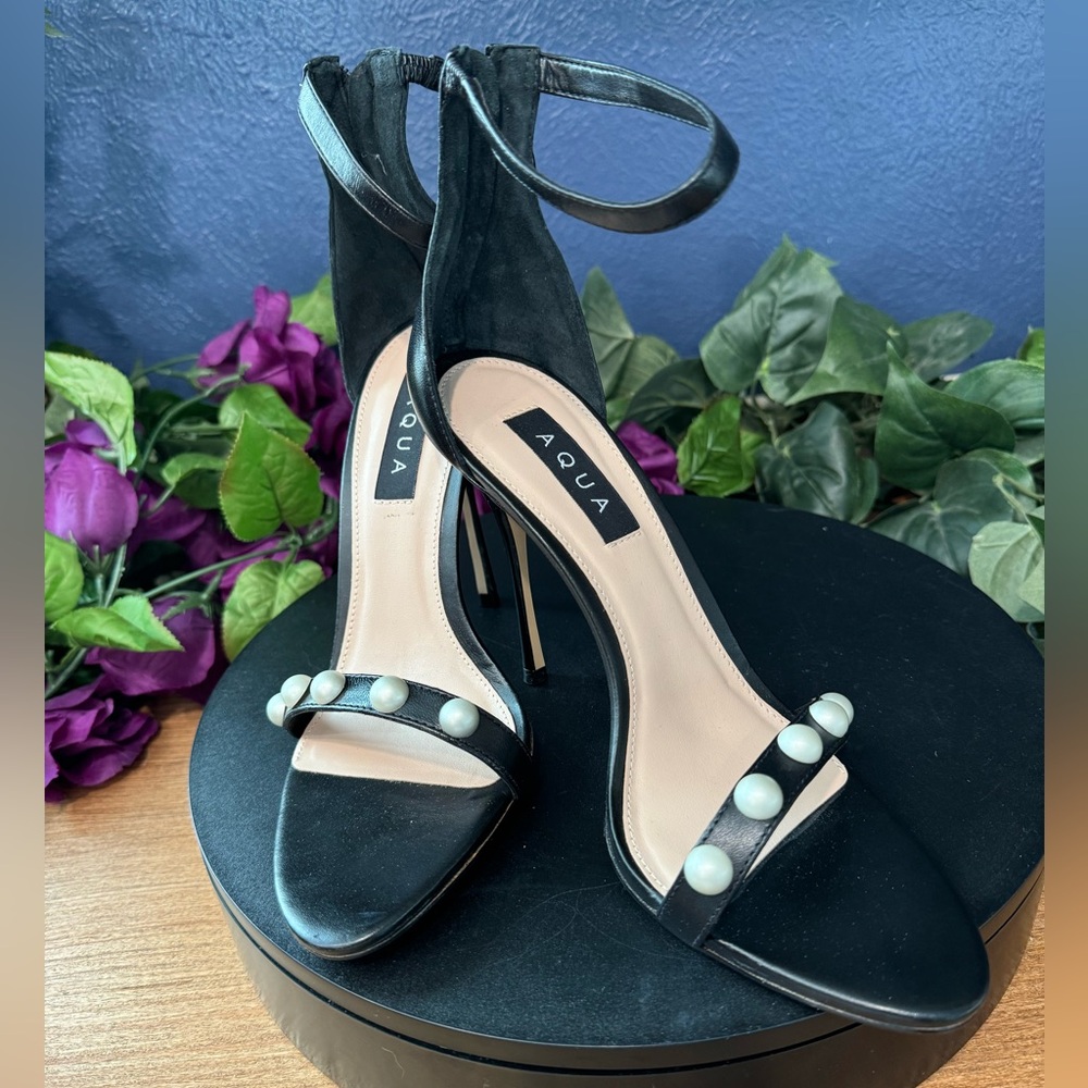 NIB Aqua Deluxe Black Pearl Sandals Size 9.5